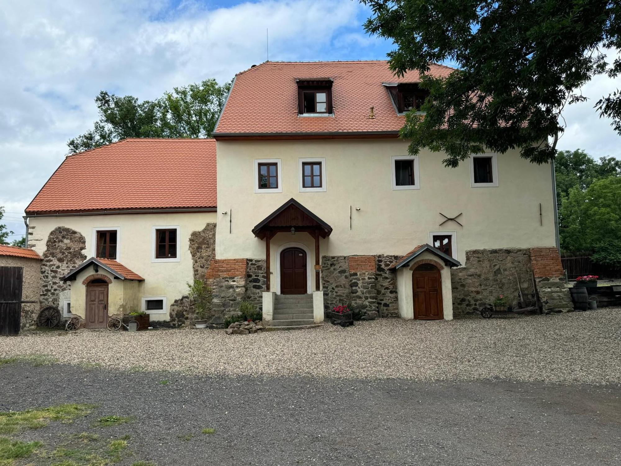 Penzion Tvrz Most Exterior foto